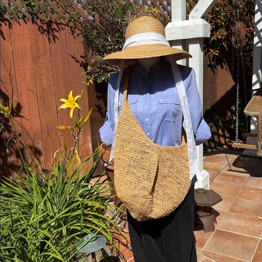 Handwoven Raffia Shoulder Bag - Picture 4 of 4